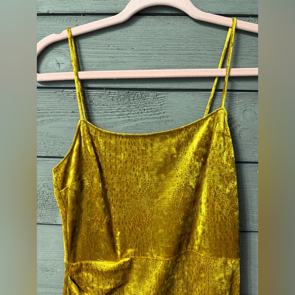 NWT Saylor Yellow Gold Velvety Reptile Texture Dress XS Summer Club Party Date - Picture 9 of 16
